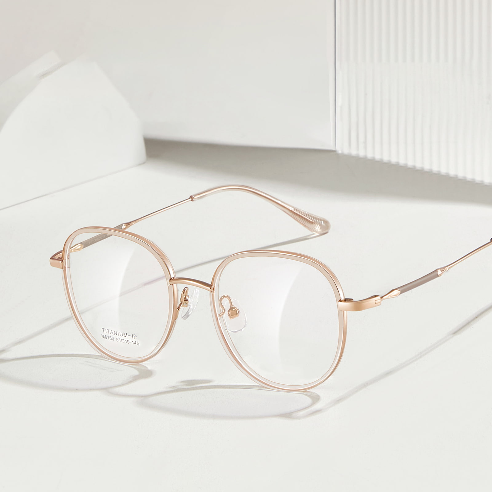 M6153 Yuvarlak Çerçeve Titanyum Ayak Metal Detay Beta Titanyum Gözlük